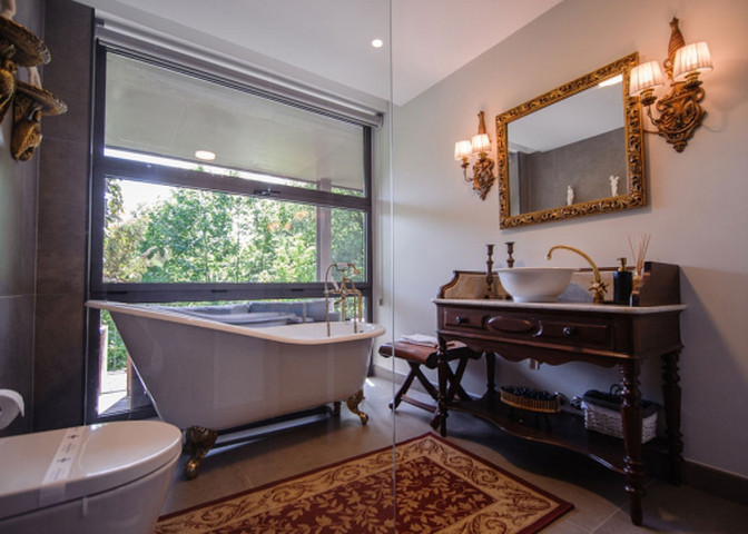 Casa T6 com Piscina Interior Aquecida