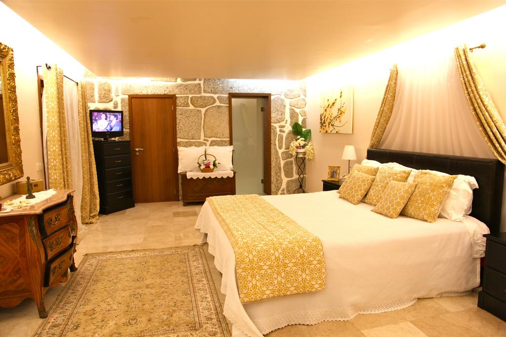 Casa com piscina em pleno Gerês