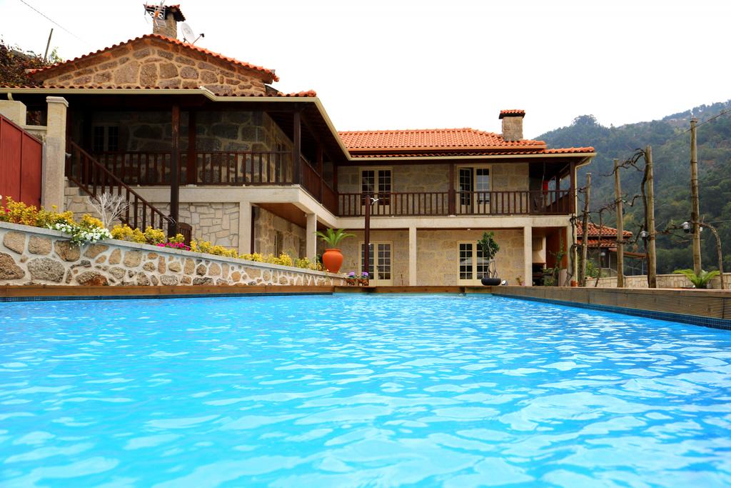 Casa com piscina em pleno Gerês