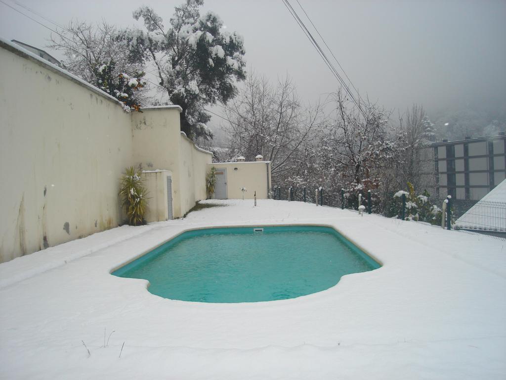 Bungalow com lareira na Vila do Gerês