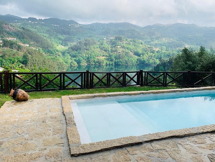 Casa com piscina privada no centro do Gerês