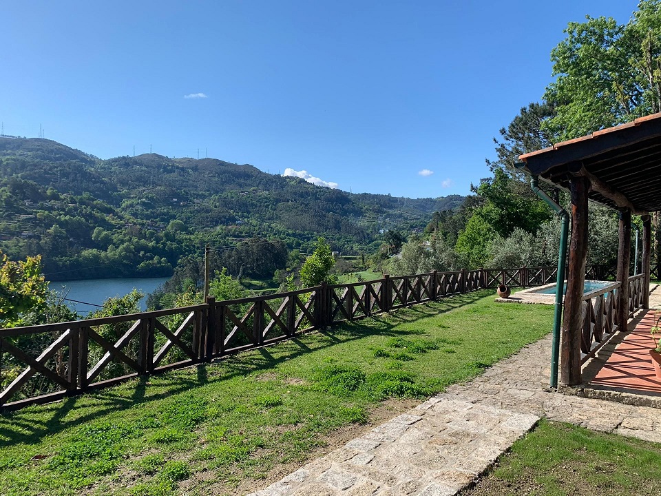 Casa com piscina privada no centro do Gerês