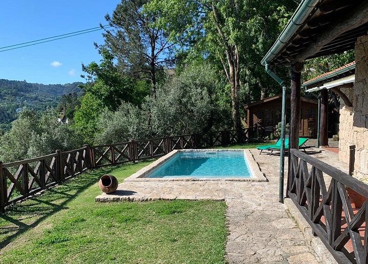 Casa com piscina privada no centro do Gerês