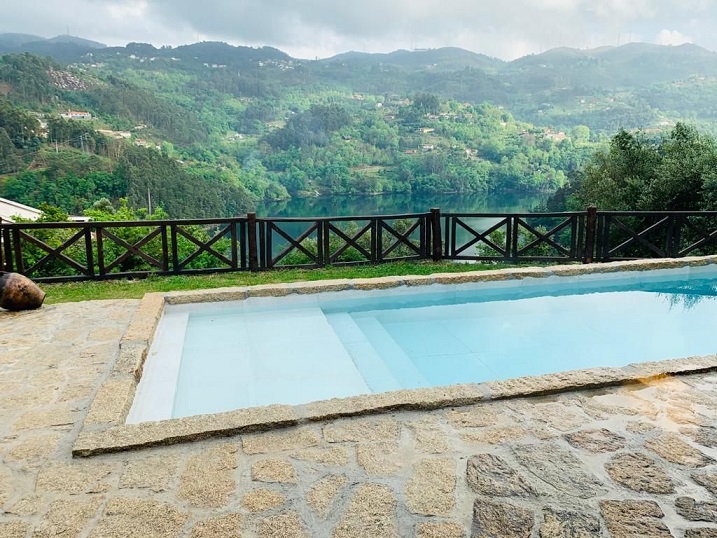 Casa com piscina privada no centro do Gerês