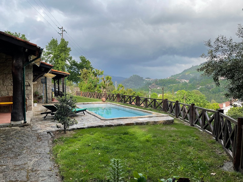 Casa com piscina privada no centro do Gerês