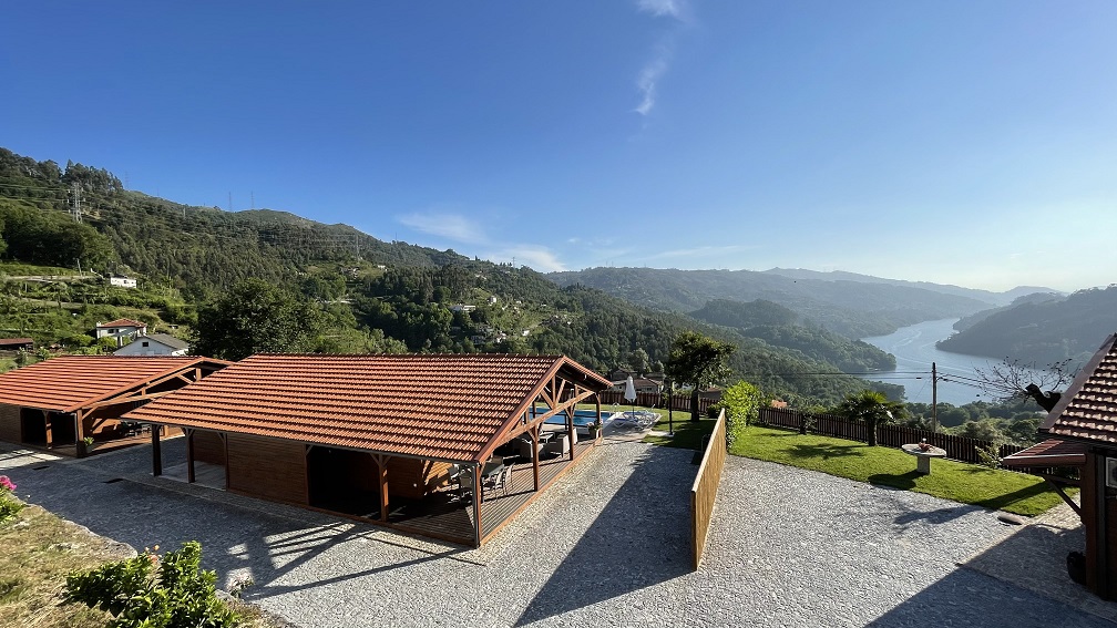 Bungalow T2 com piscina privada com vistas para Caniçada