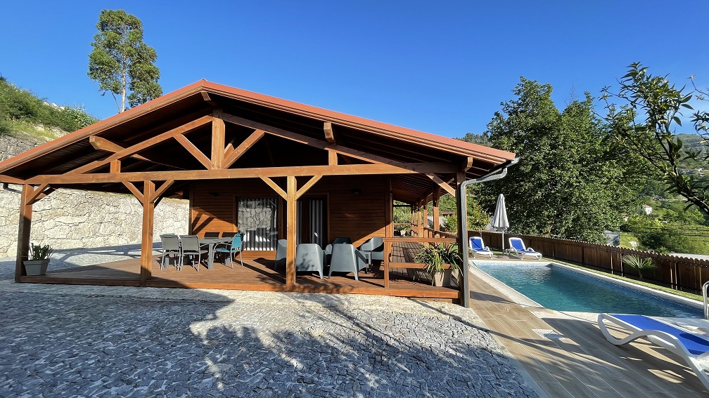 Bungalow T2 com piscina privada com vistas para Caniçada