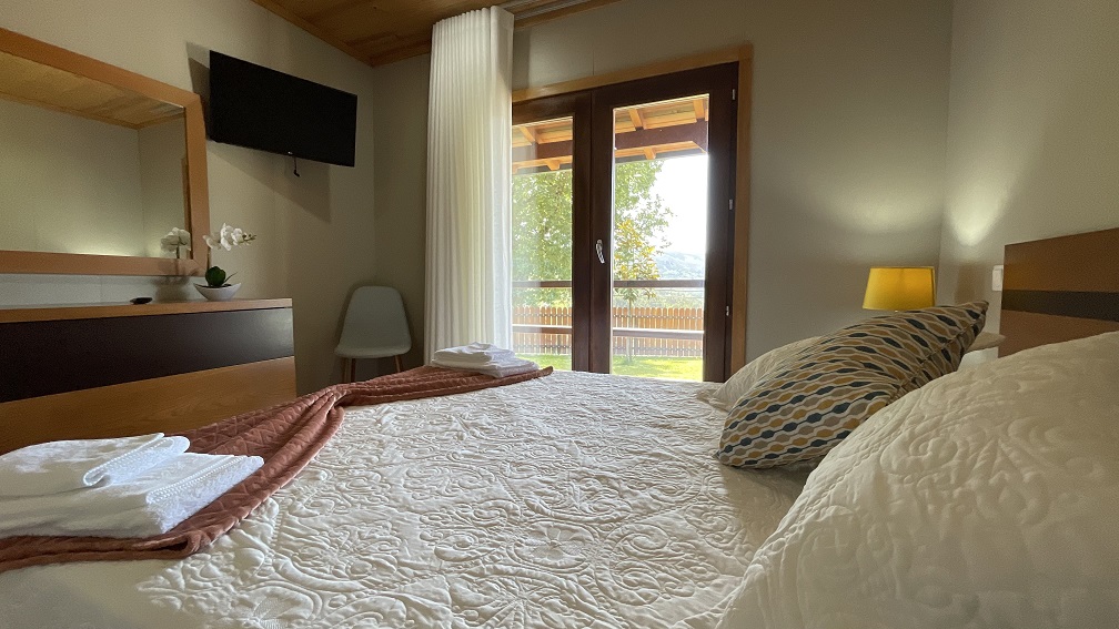 Bungalow T2 com piscina privada com vistas para Caniçada