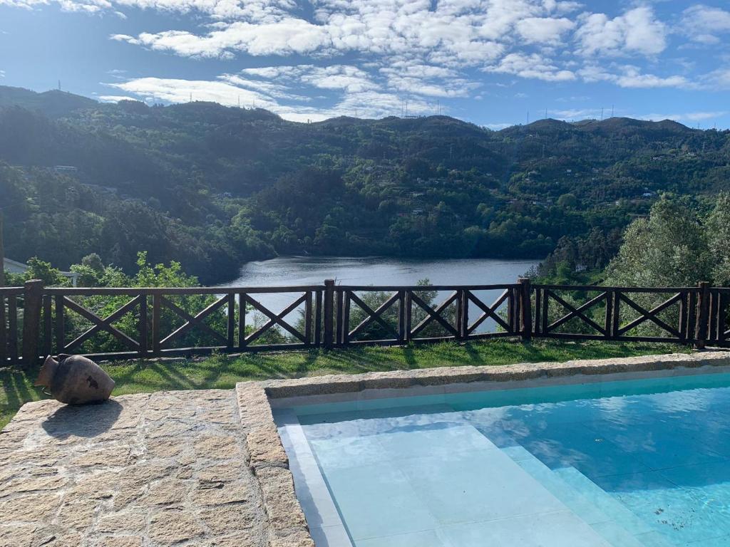 Casa com piscina privada no centro do Gerês