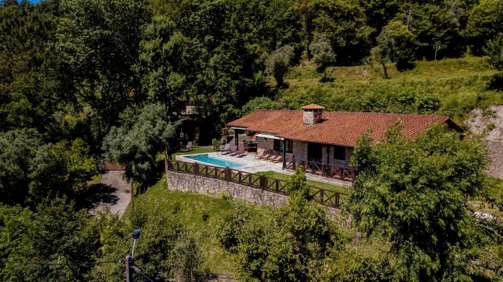 Casa com piscina privada no centro do Gerês
