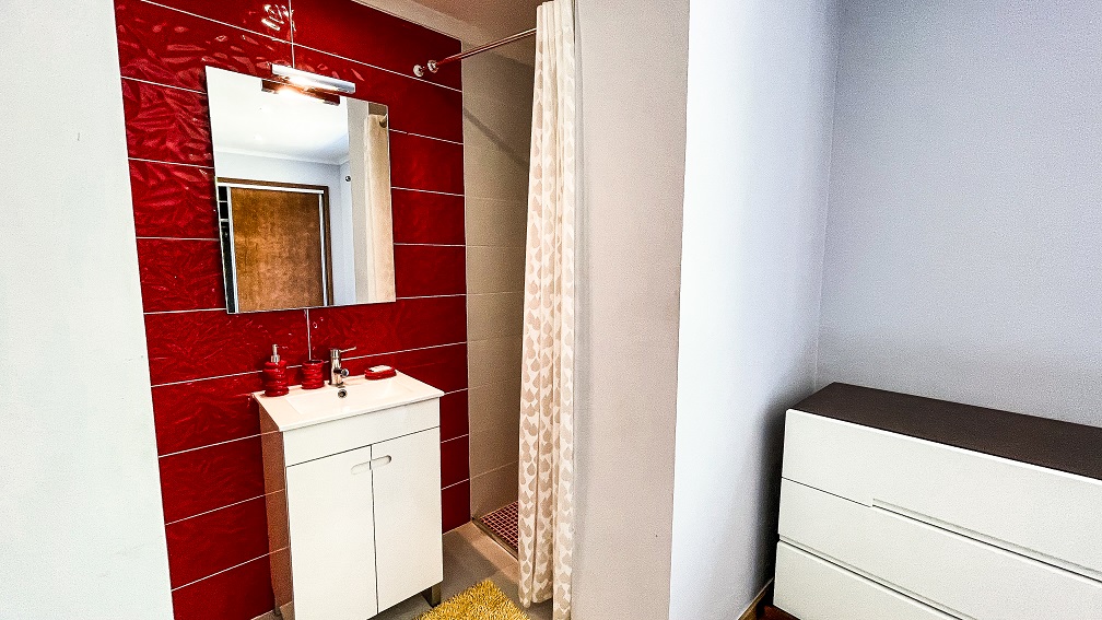 Casa T2 com piscina privada na Caniçada