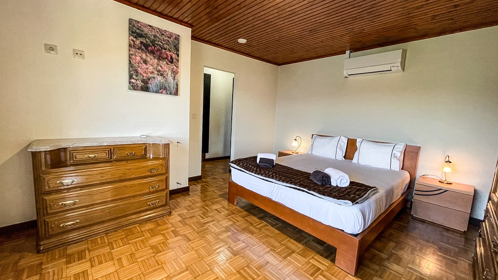 Casa T2 com piscina privada na Caniçada