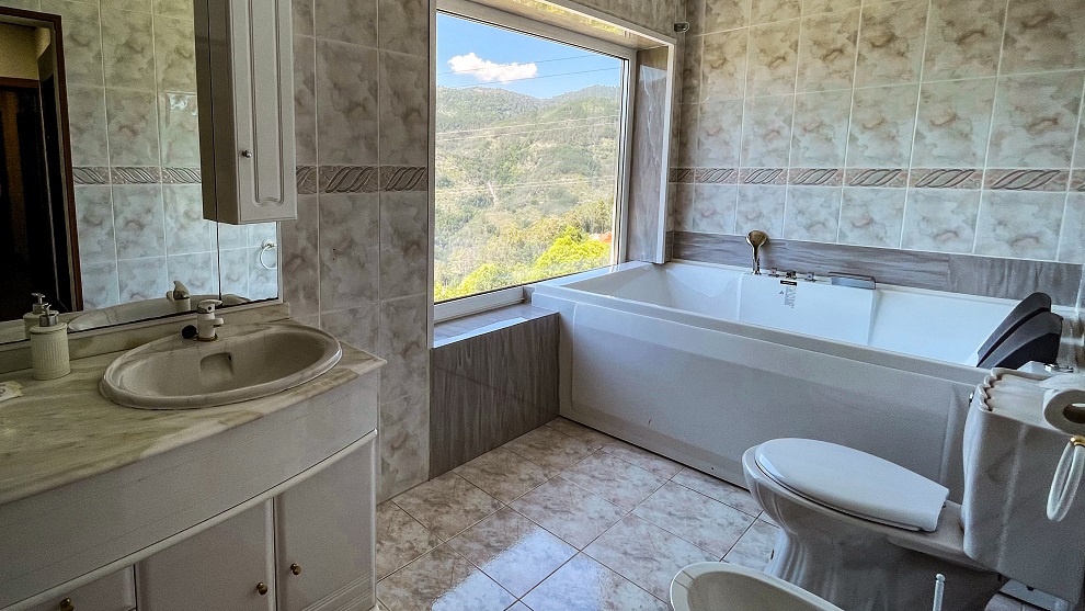 Casa T2 com piscina privada na Caniçada