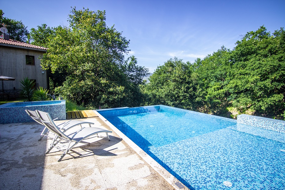 T3 com piscina, jacuzzi, banho turco, duche de jactos