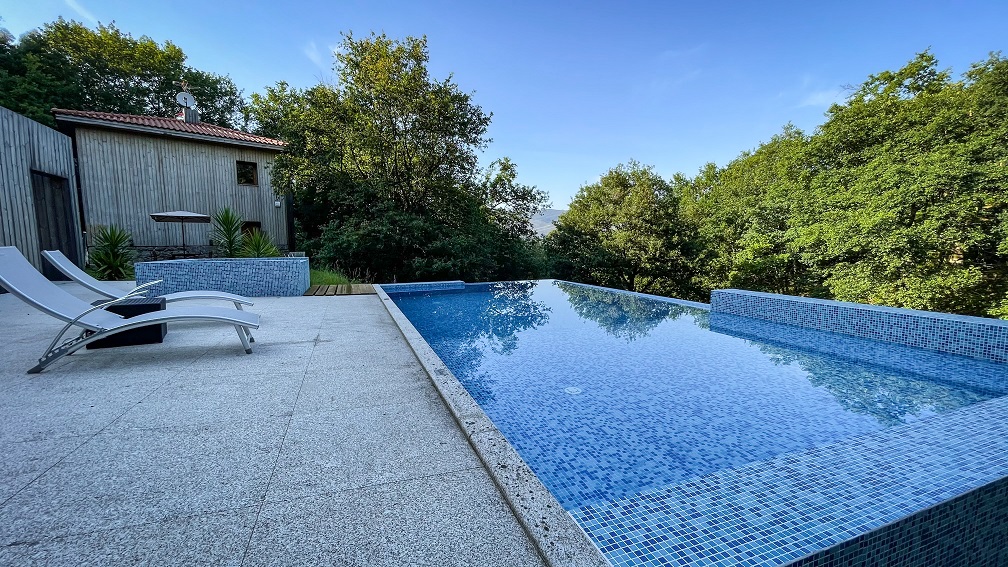 T2 com Piscina privada, Jacuzzi e banho turco