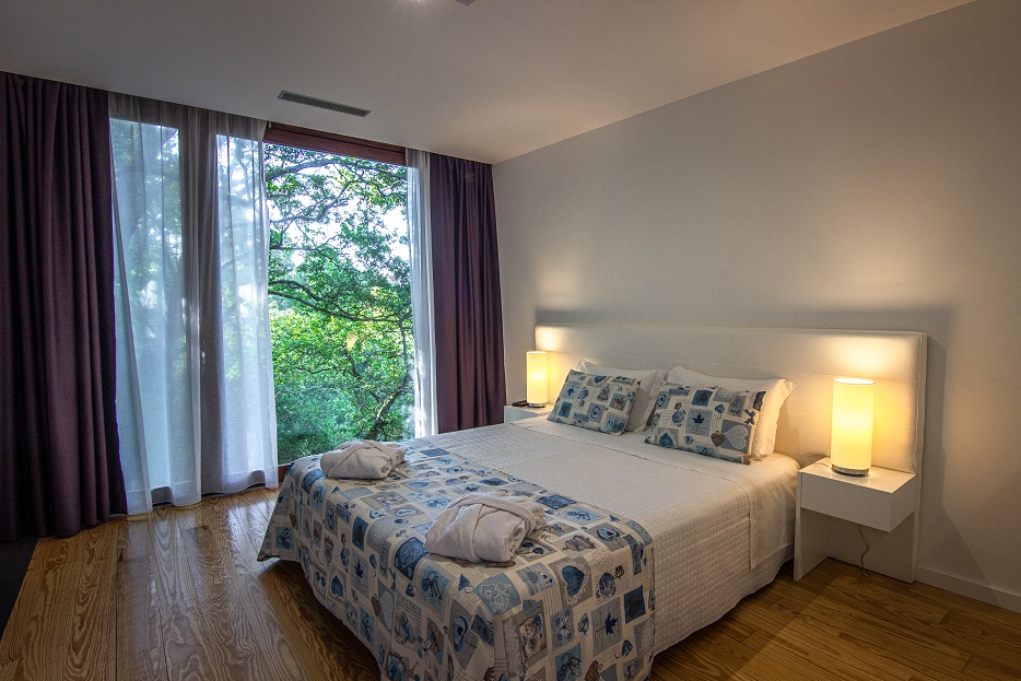 Suite com kitchenette em propriedade isolada e privada.