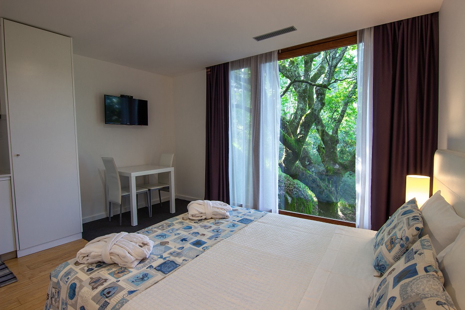 Suite com kitchenette em propriedade isolada e privada.