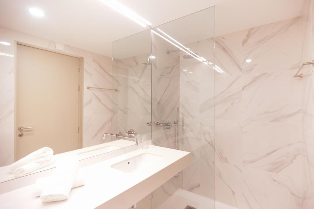 Quarto Panorâmico com piscina interior aquecida