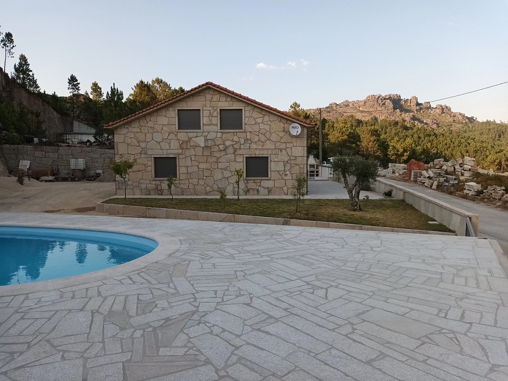 Casa com piscina perto das cascatas
