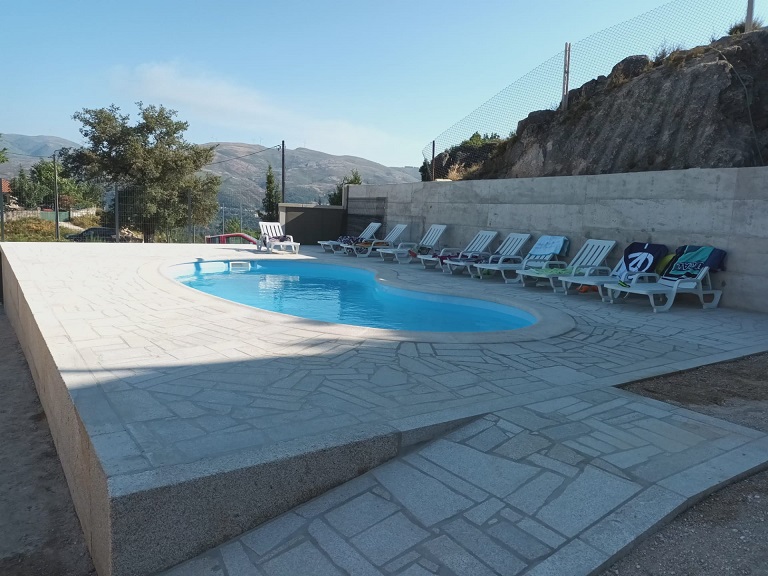 Casa com piscina perto das cascatas