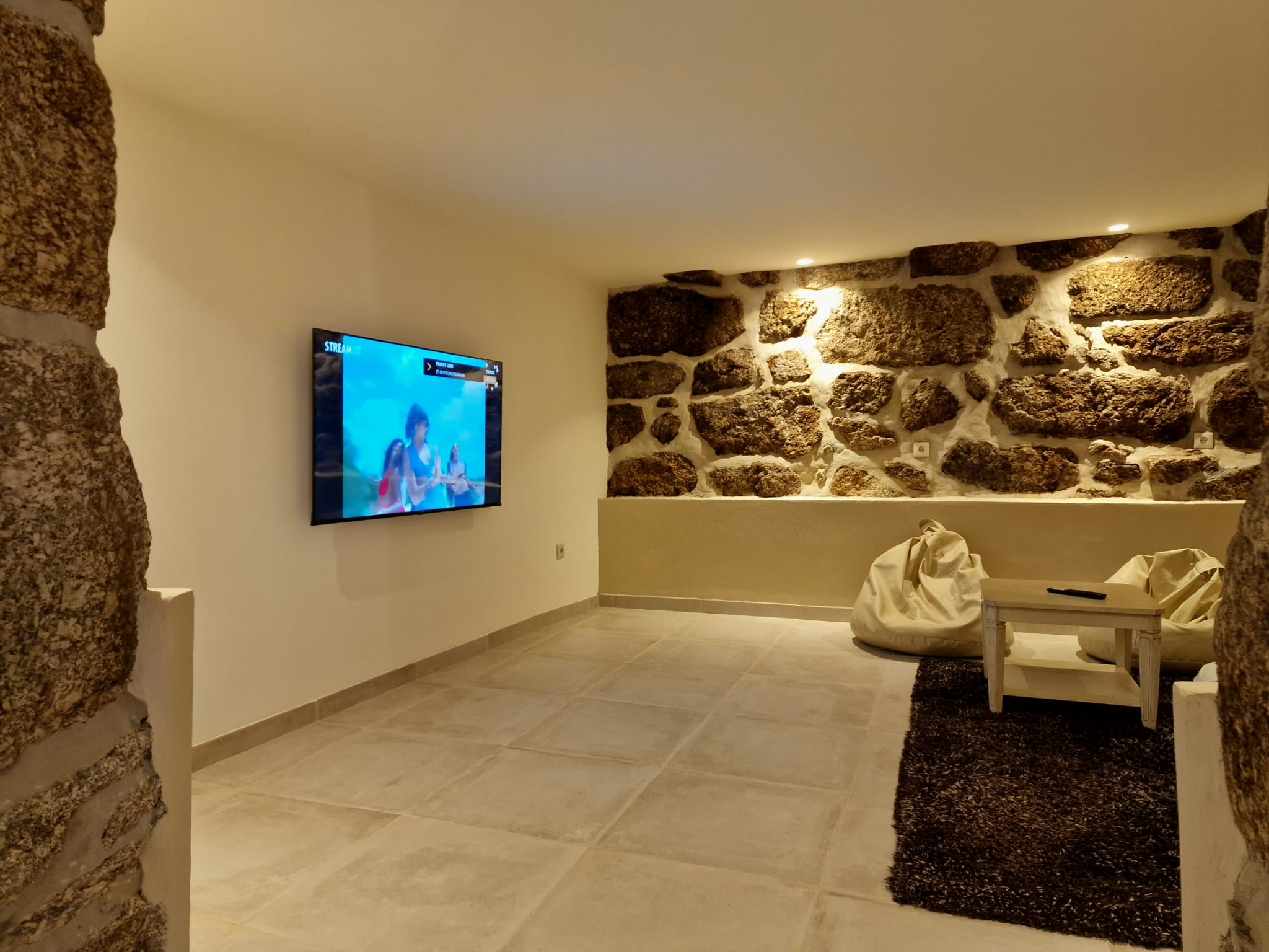 T6 com piscina privada interior e exterior