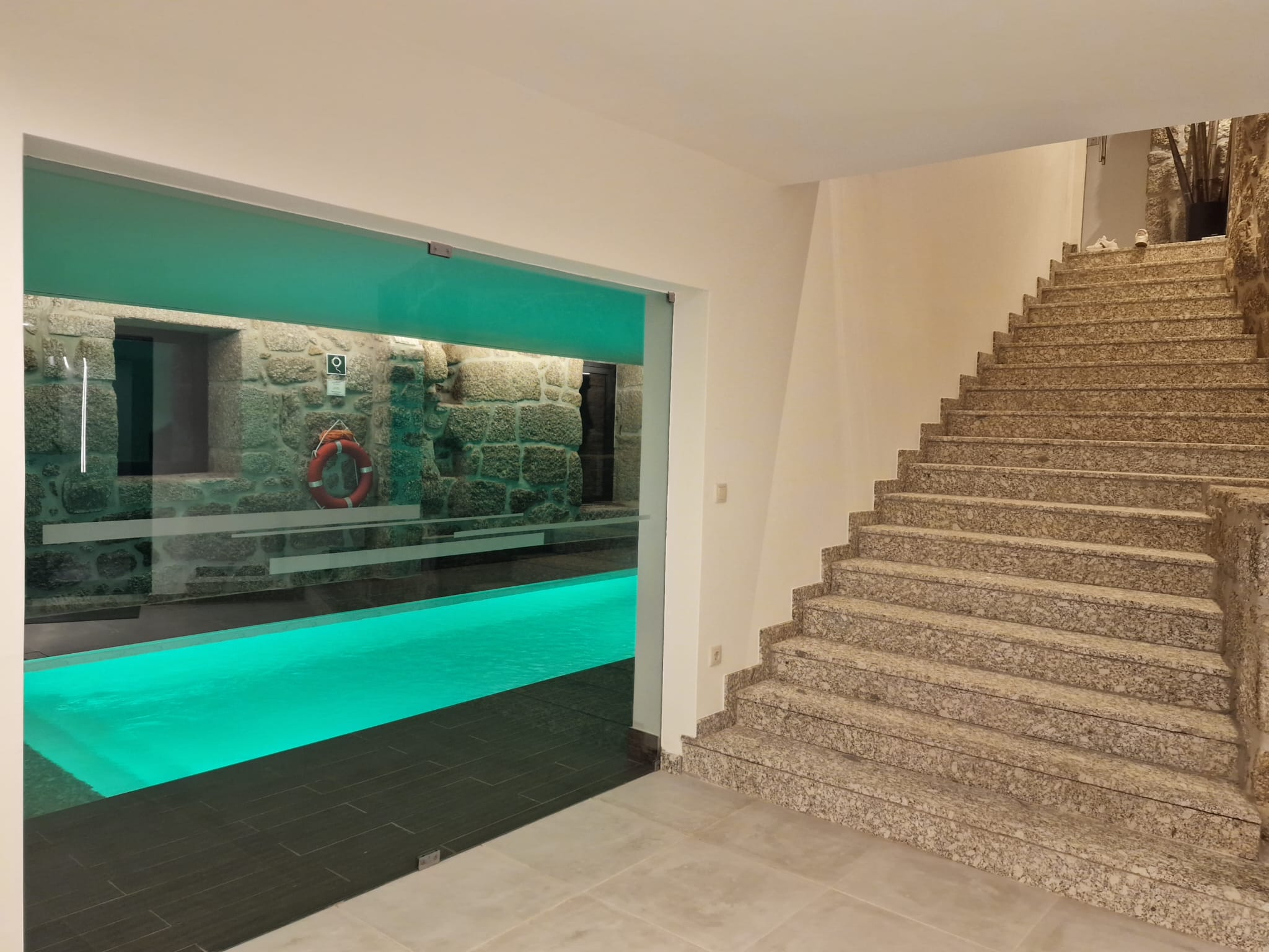 T6 com piscina privada interior e exterior