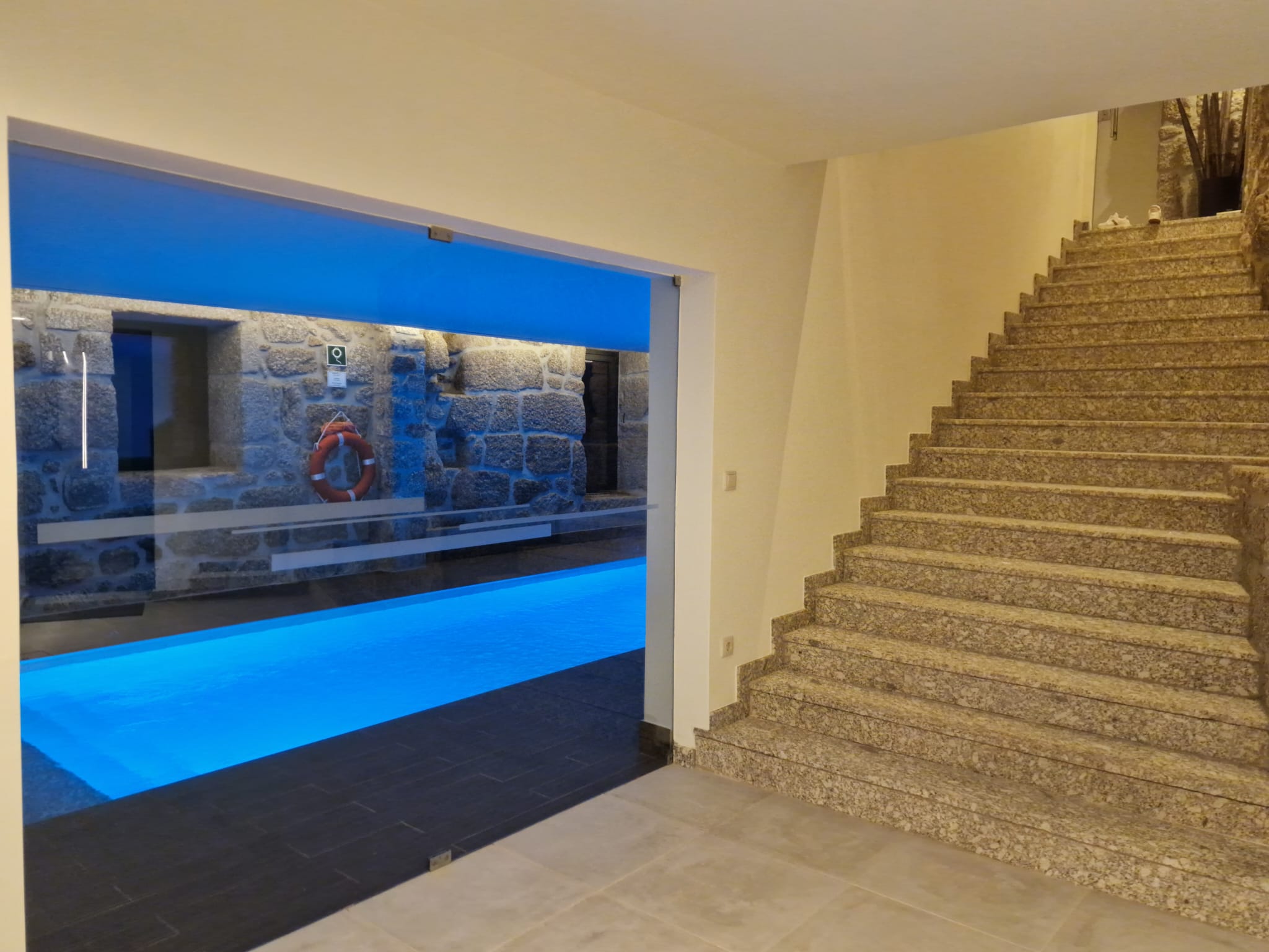 T6 com piscina privada interior e exterior