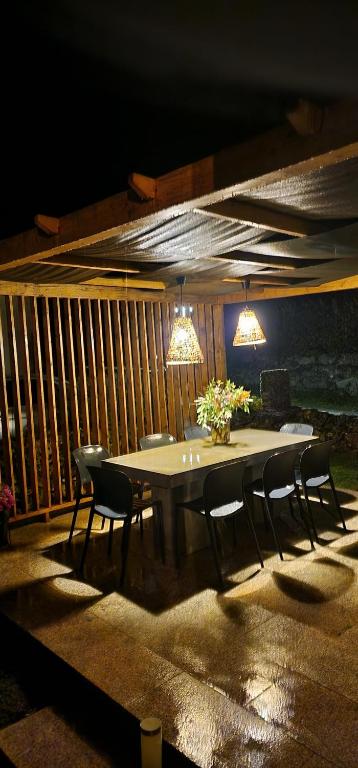 Casa com Piscina Privada em Venda Nova