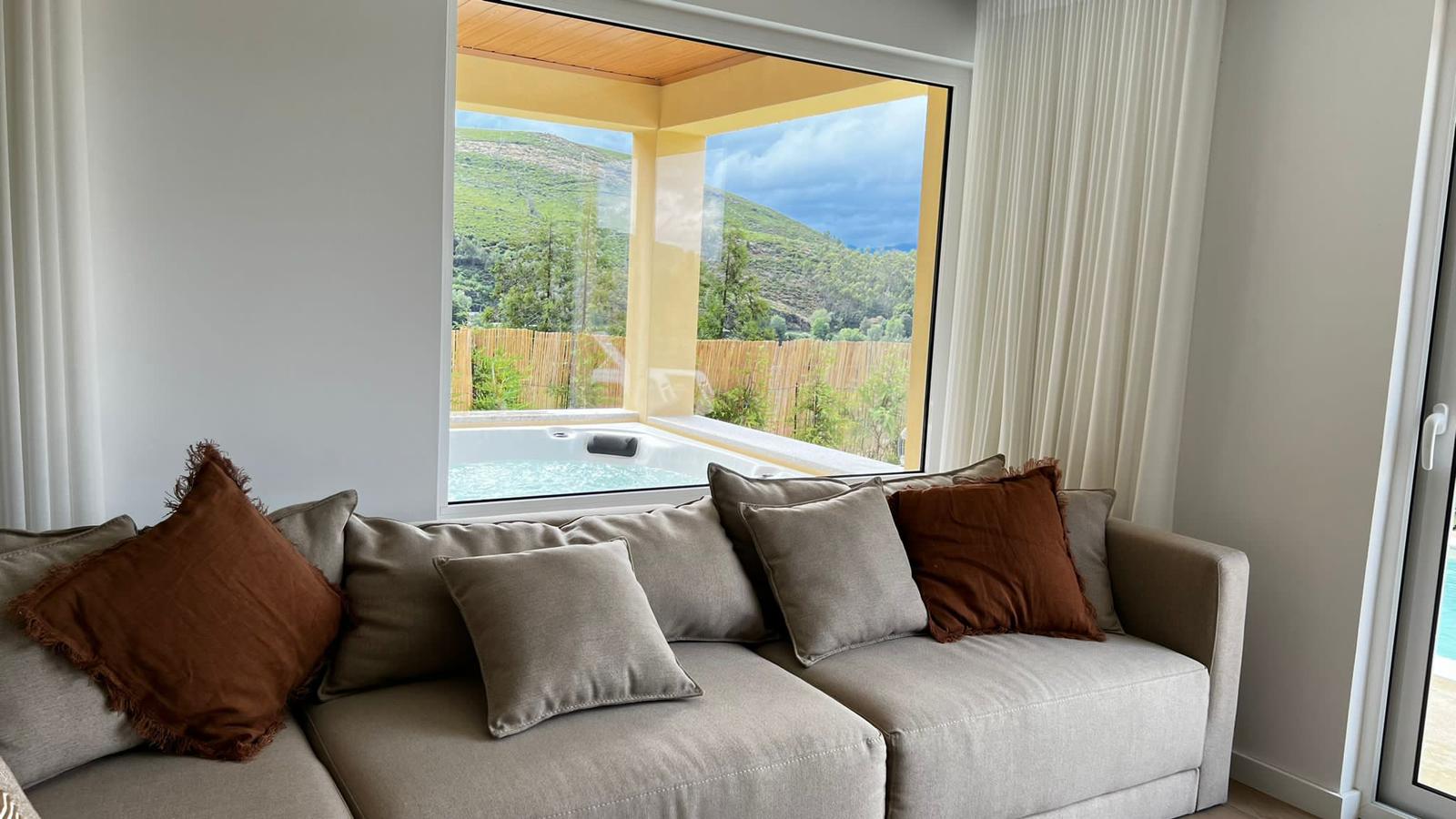 Casa T4 de Luxo com Jacuzzi e Piscina Privada