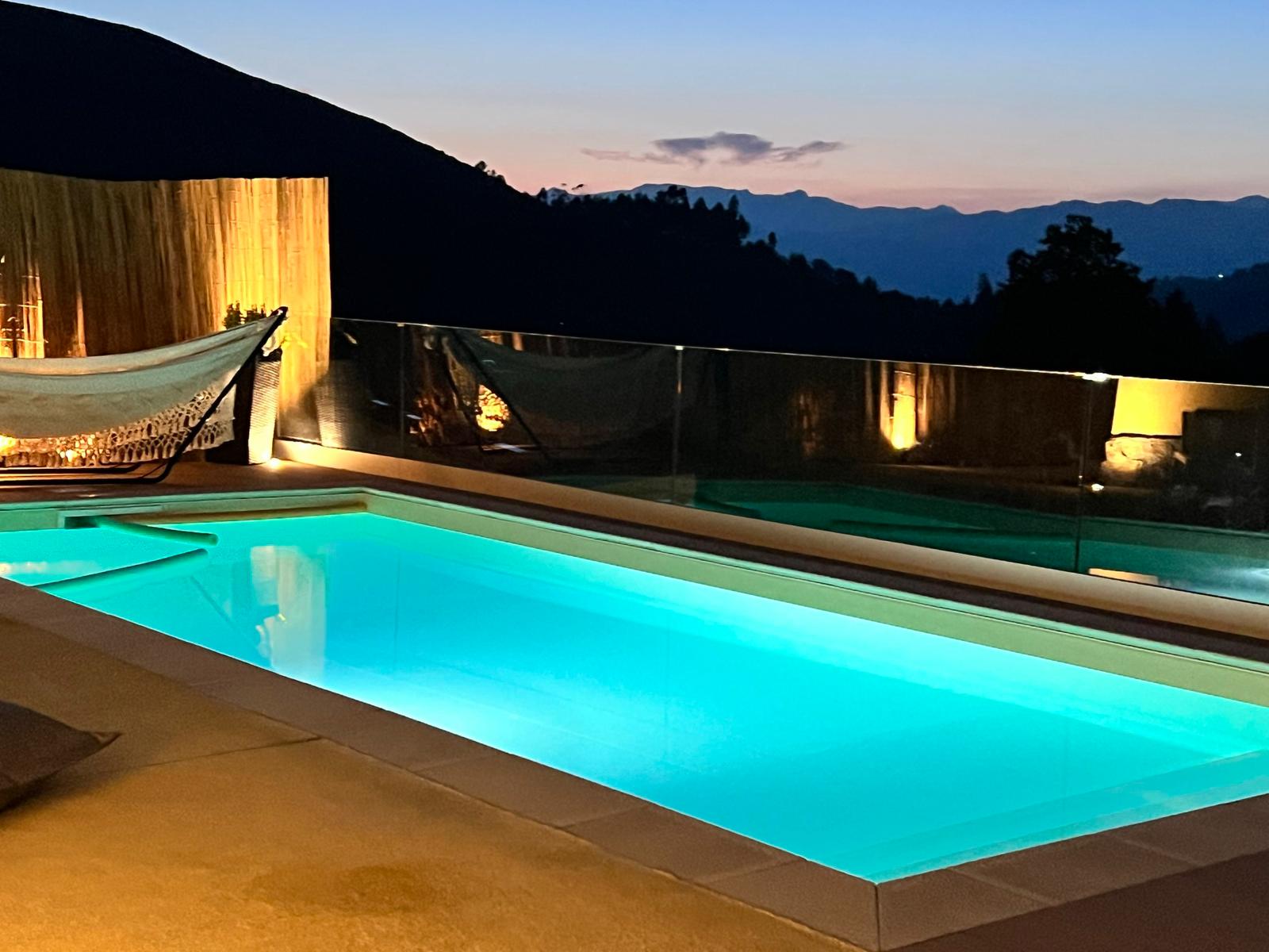 Casa de Luxo com Jacuzzi e Piscina Privada