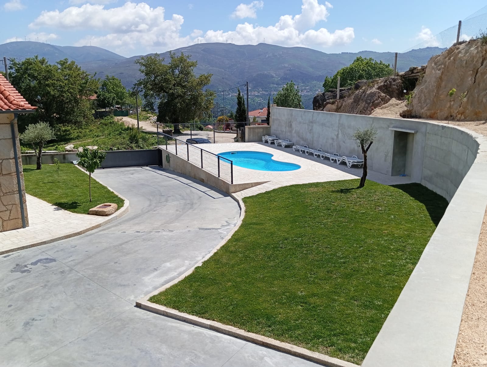 Casa com piscina perto das cascatas