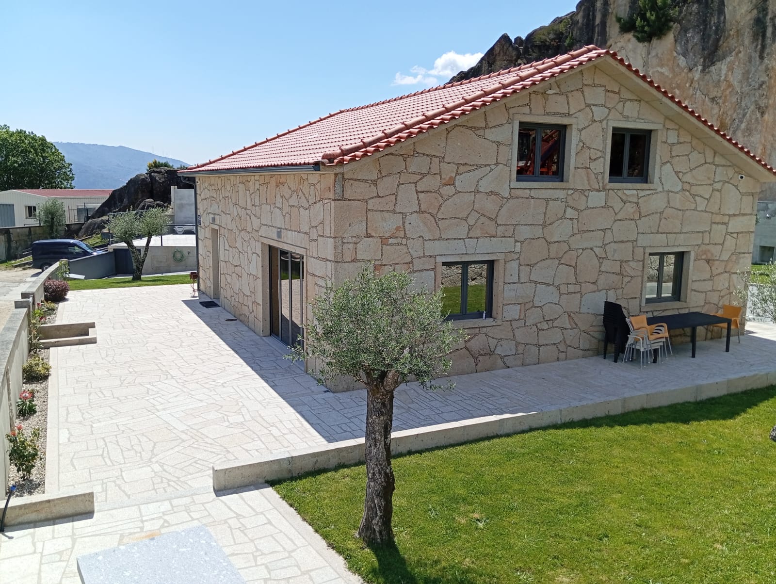 Casa com piscina perto das cascatas